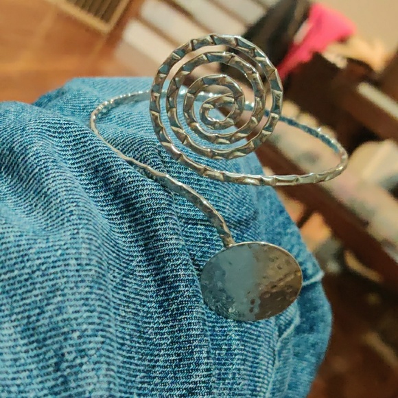 Silver arm cuff - Picture 1 of 4